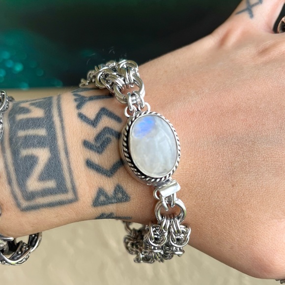 Maille stainless steel moonstone bracelet . Handmade chain & moonstone gem clasp - Picture 11 of 12